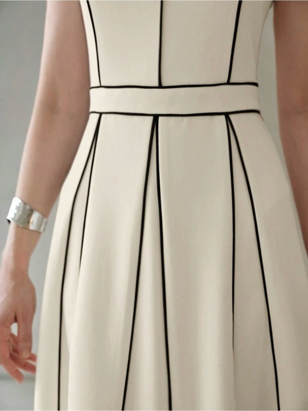 Withe house black market elegant Cream A-Line Dress with Contrast Piping size 2 - Picture 7 of 13